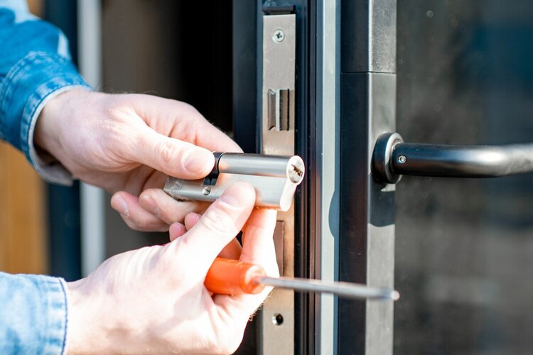 Services Locks 1200px v1